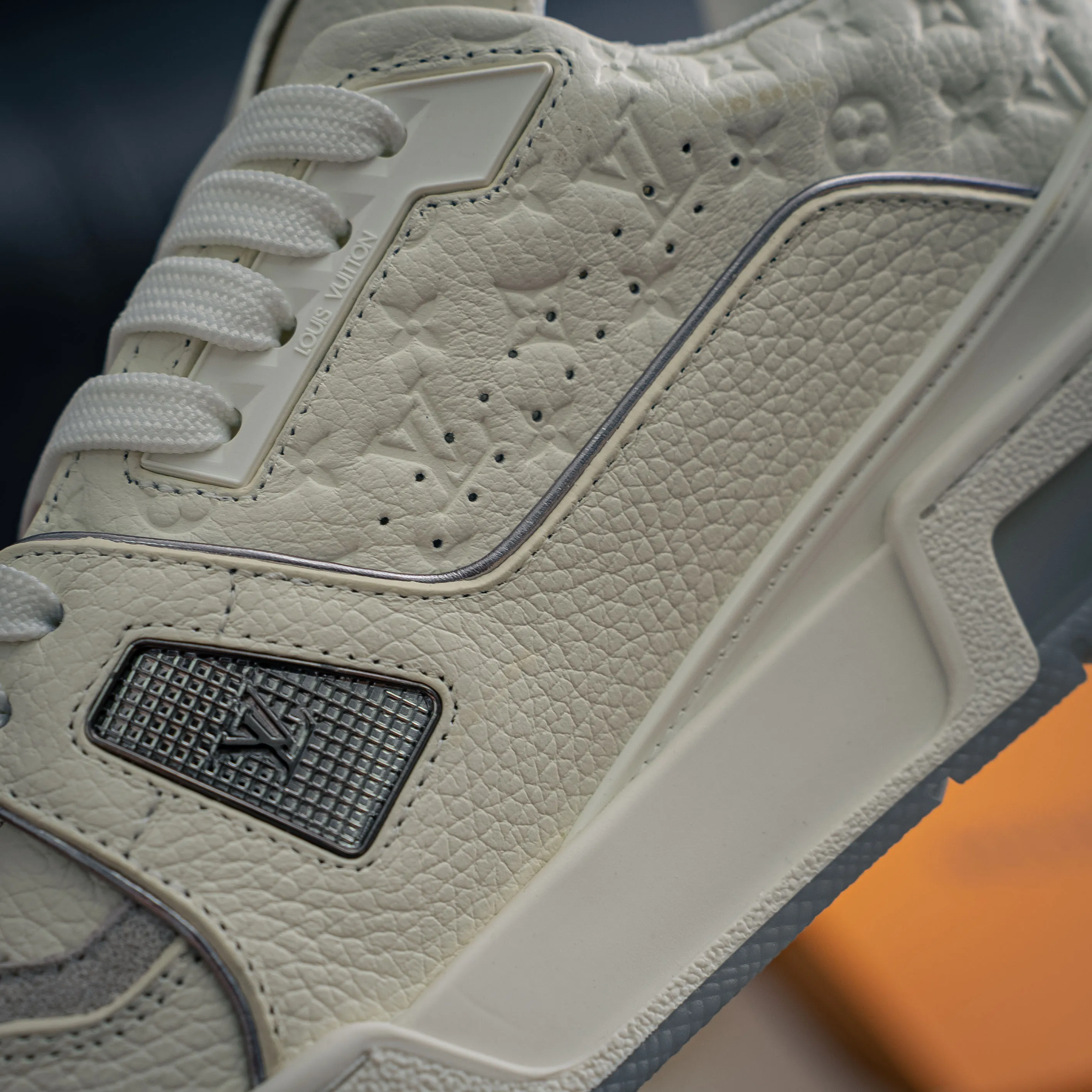 # LV- - trainer 2026 New Arrival 1：1 ！！ Shoes Cowhide Leather ， LOGO ， Breathable ， 。